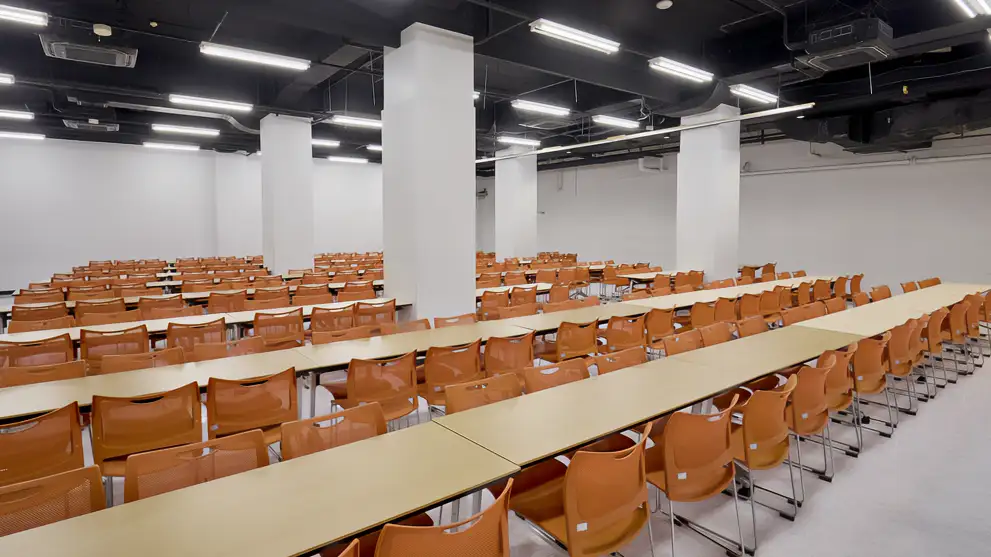 Even a large number of people are OK! Providing dining space