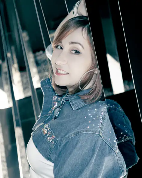 Olga : Vocals (Russia)
