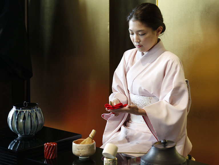 Tea ceremony experience set at the observation deck